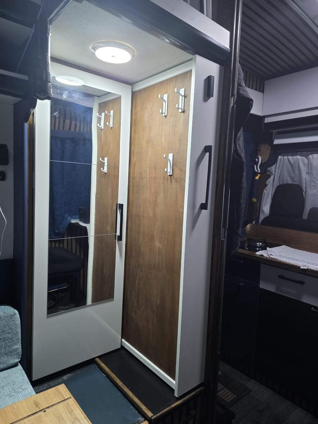 Ford Transit 350 E/B image 34